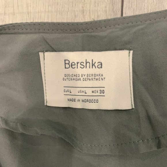Bershka vest size large - Picture 2 of 2